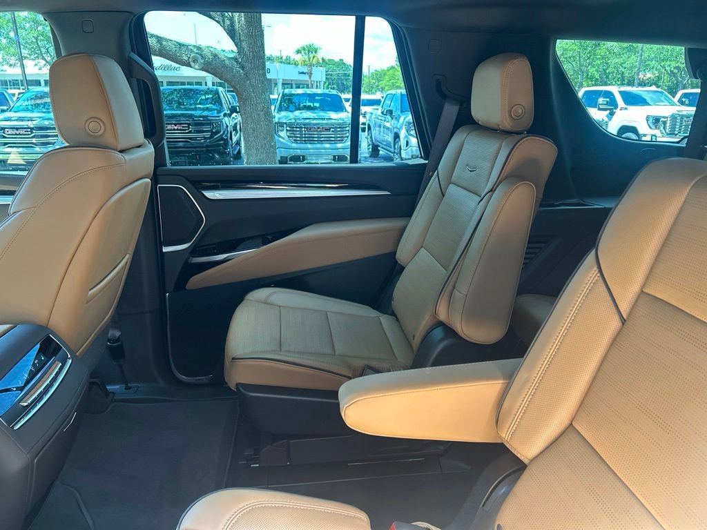 Used 2026 Cadillac Escalade Luxury AWD/4WD image 10