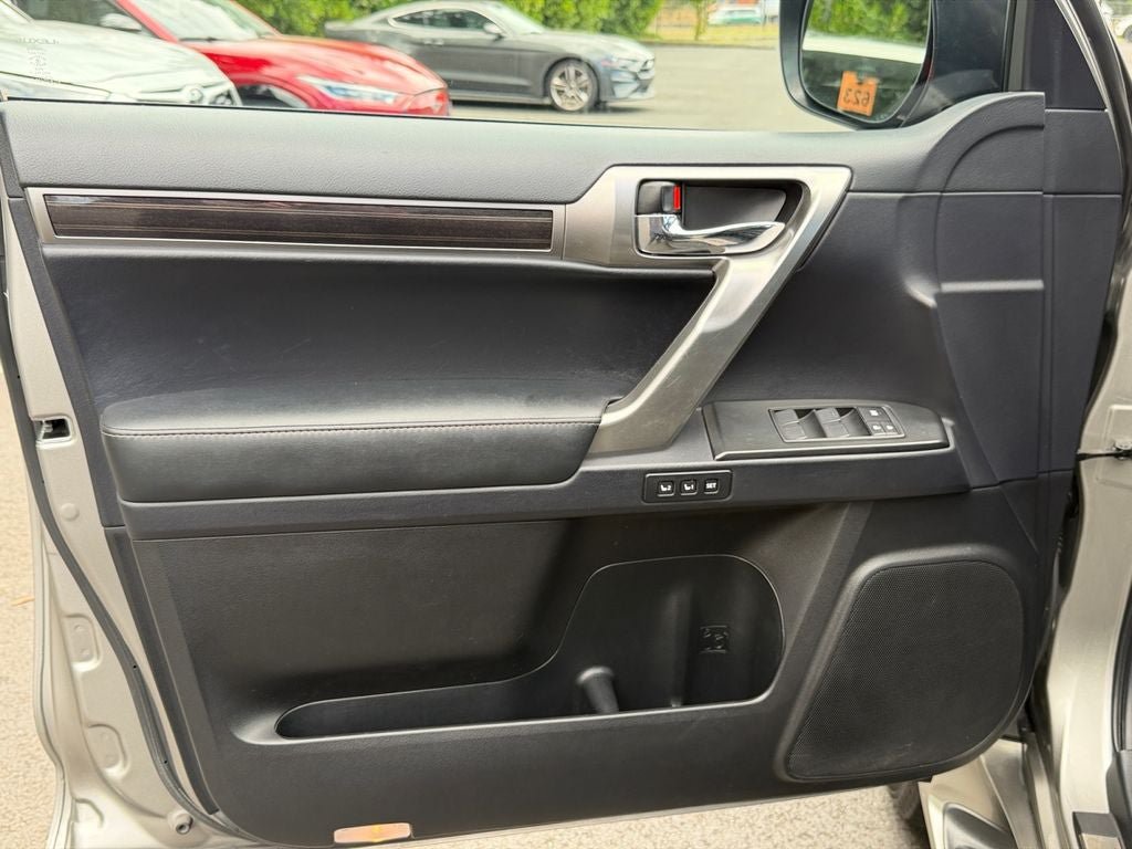 Used 2022 Lexus GX 460 Premium w/ Accessory Package AWD/4WD image 20