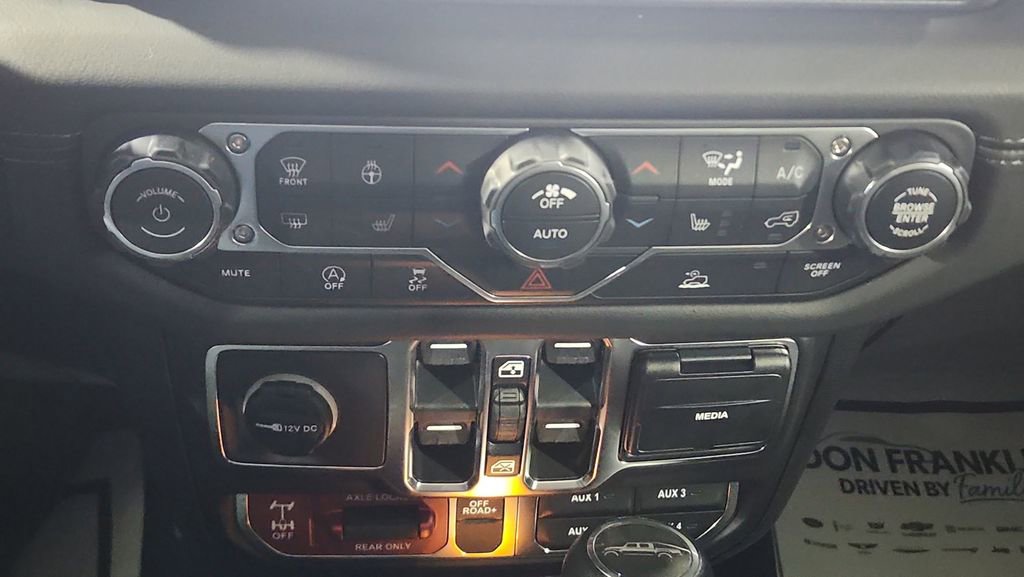 New 2026 Jeep Gladiator Mojave w/ Steel Bumper Group image 22