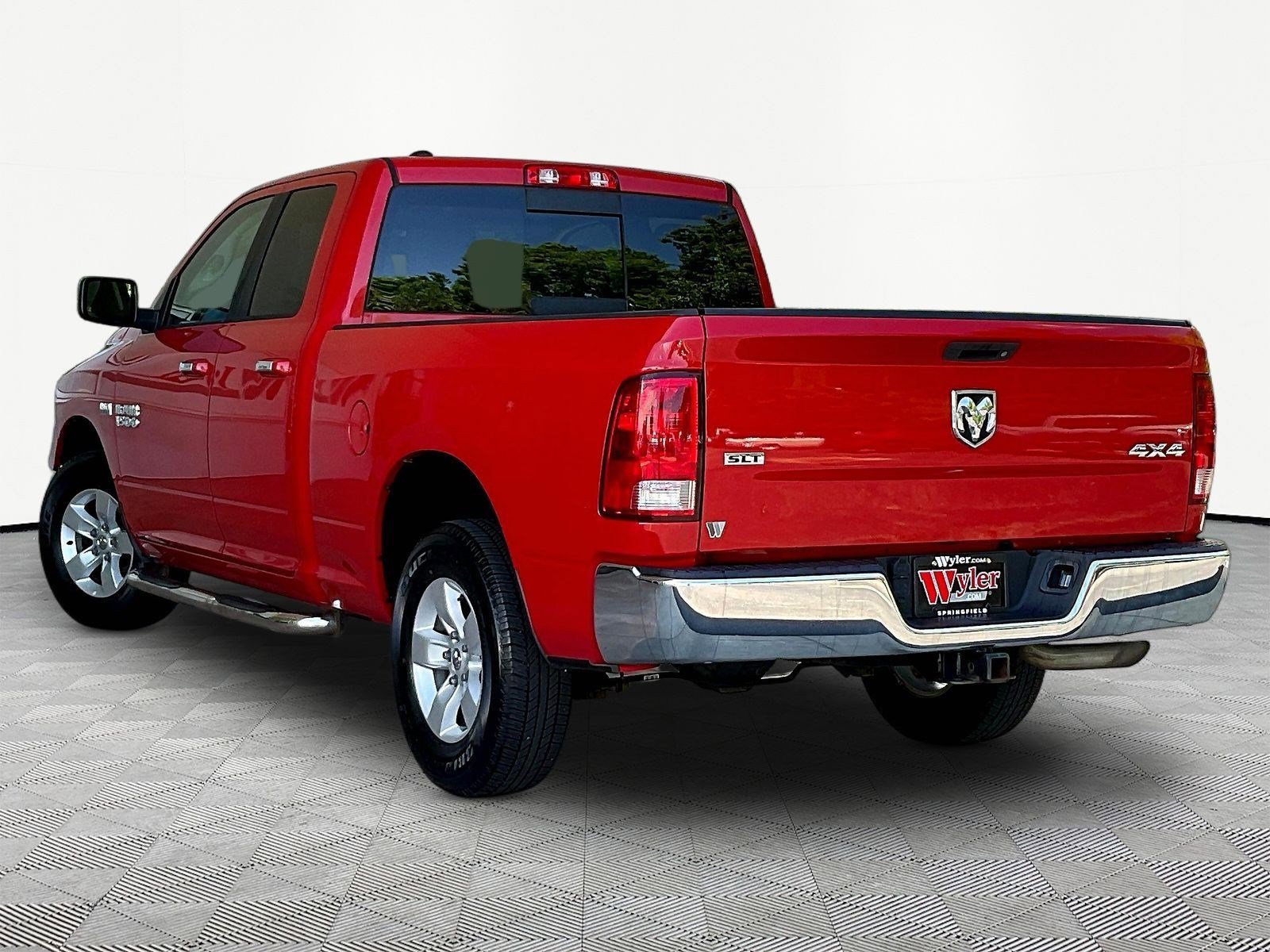Used 2016 RAM 1500 Classic SLT AWD/4WD image 4