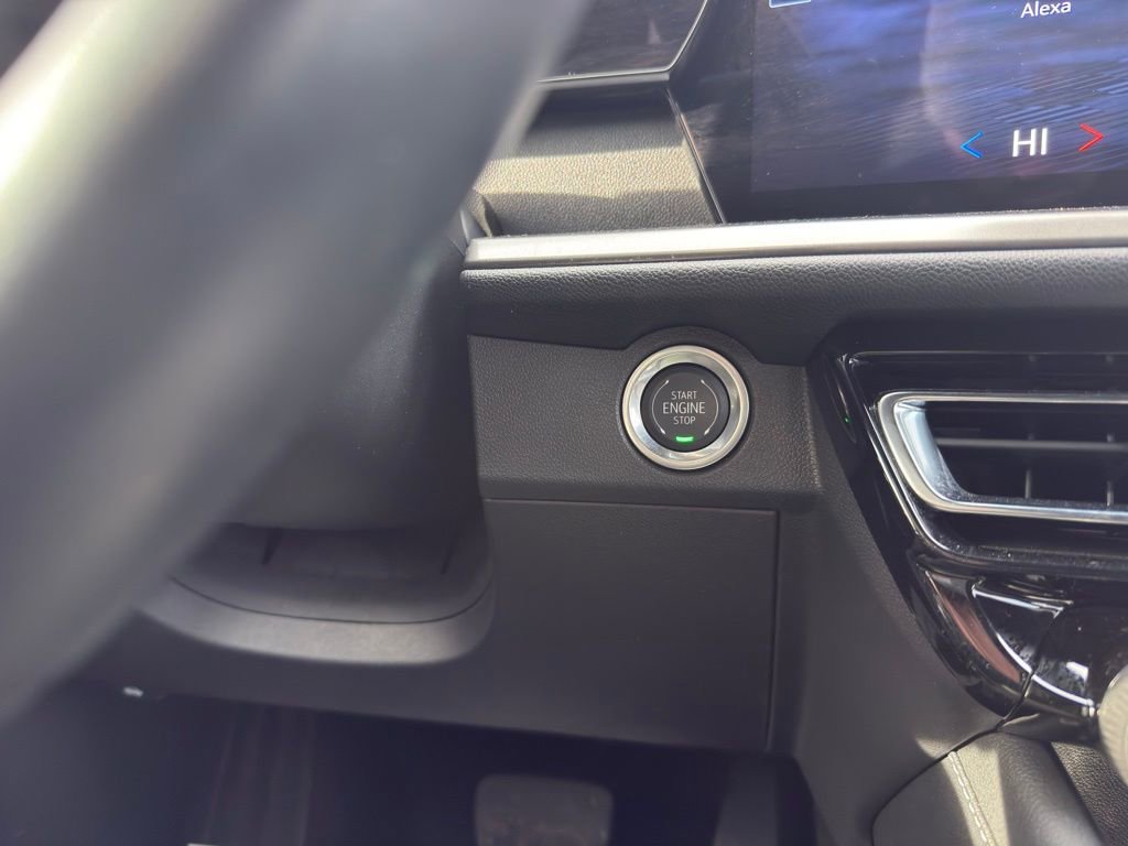 Used 2024 Chevrolet Traverse LT w/ Enhanced Driving Package image 18