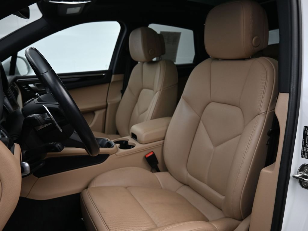 Certified 2023 Porsche Macan AWD/4WD image 5