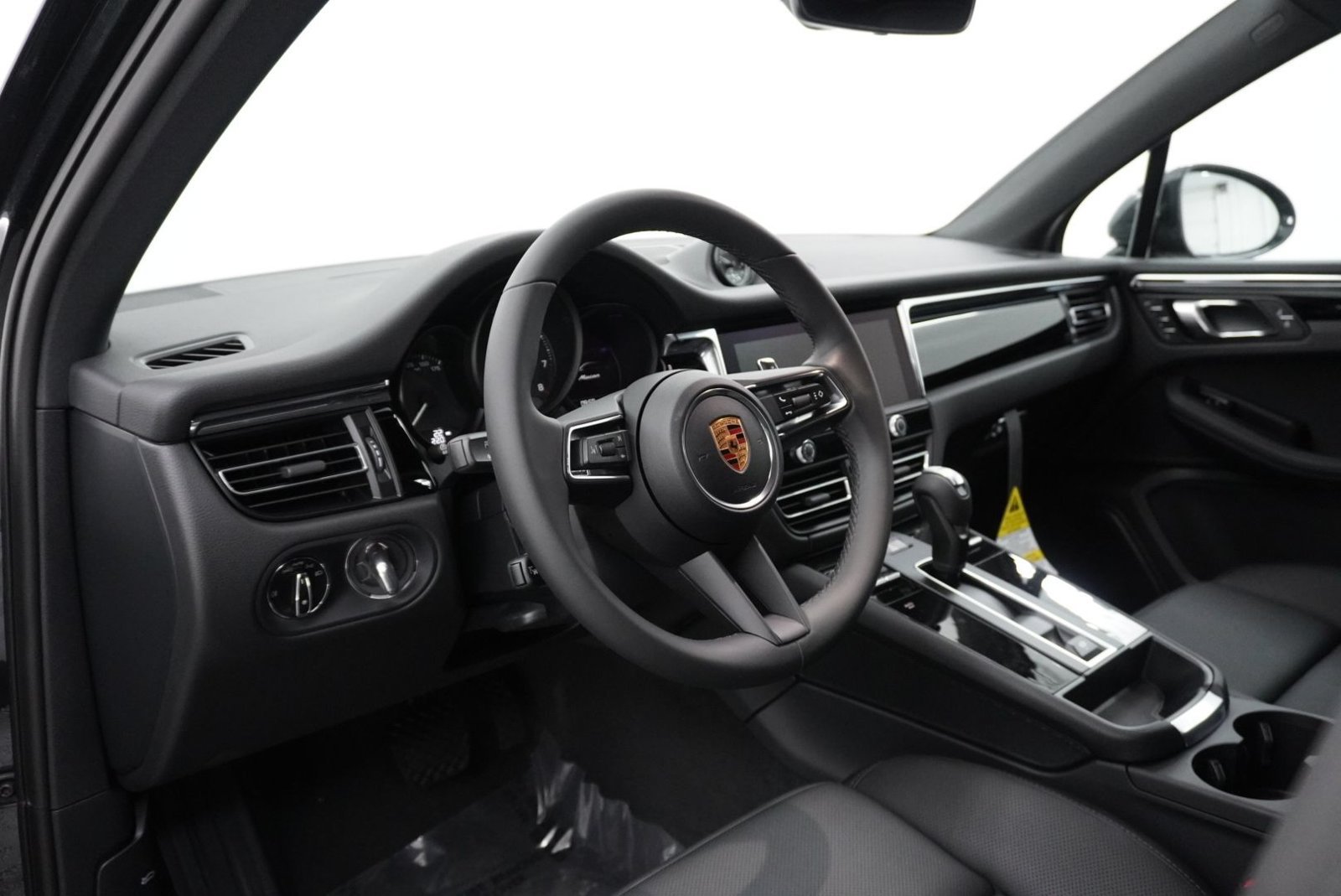 New 2026 Porsche Macan AWD/4WD image 4