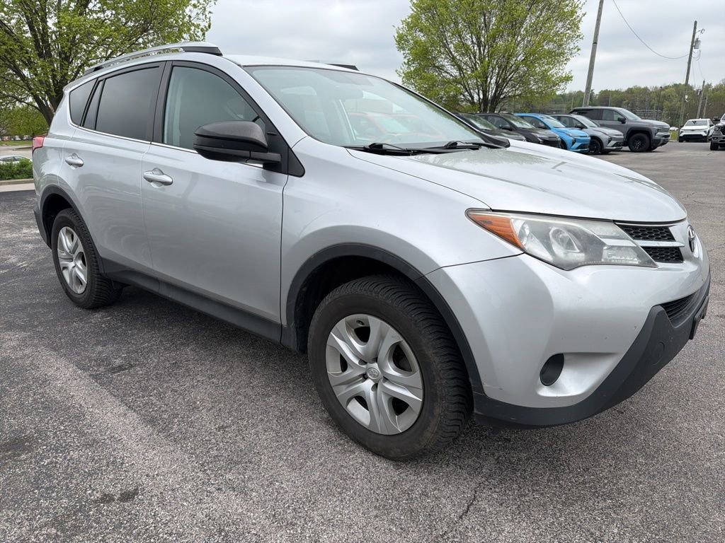 Used 2015 Toyota RAV4 LE AWD/4WD image 2