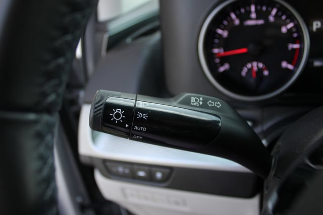 Used 2023 Kia Carnival LX FWD image 8
