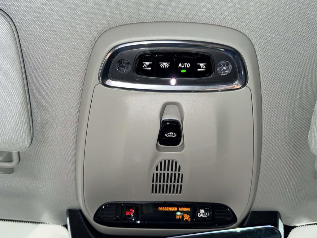 Used 2016 Volvo XC90 T8 Momentum w/ Vision Package image 26