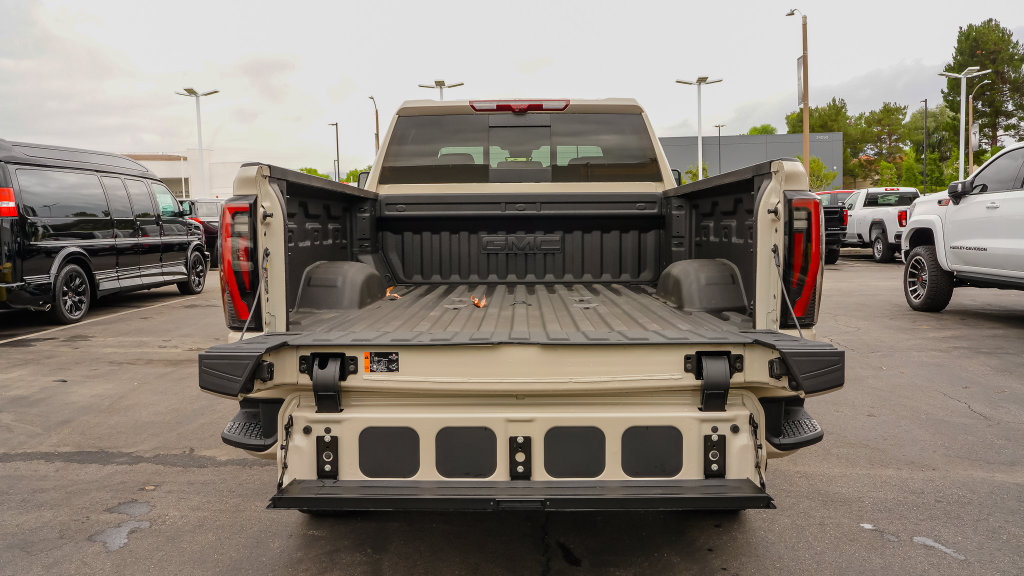 New 2026 GMC Sierra 2500 AT4 w/ Technology Package AWD/4WD image 7