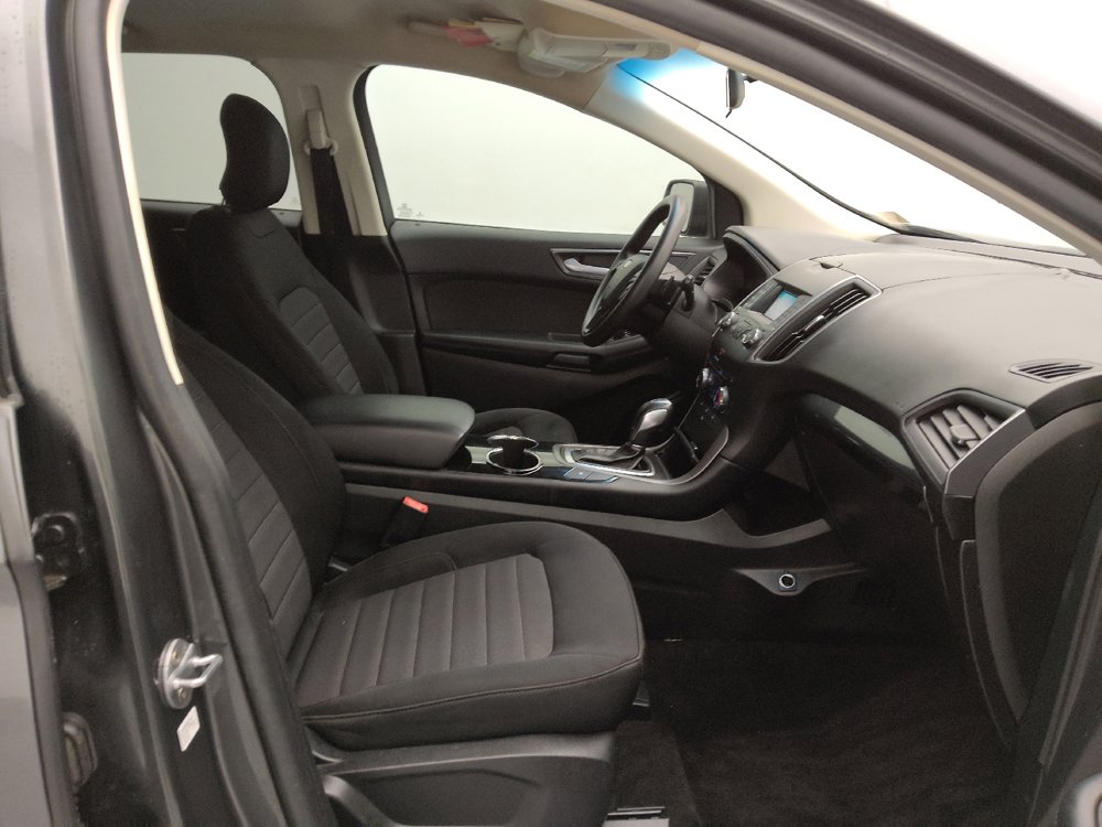 Used 2018 Ford Edge SE FWD image 21