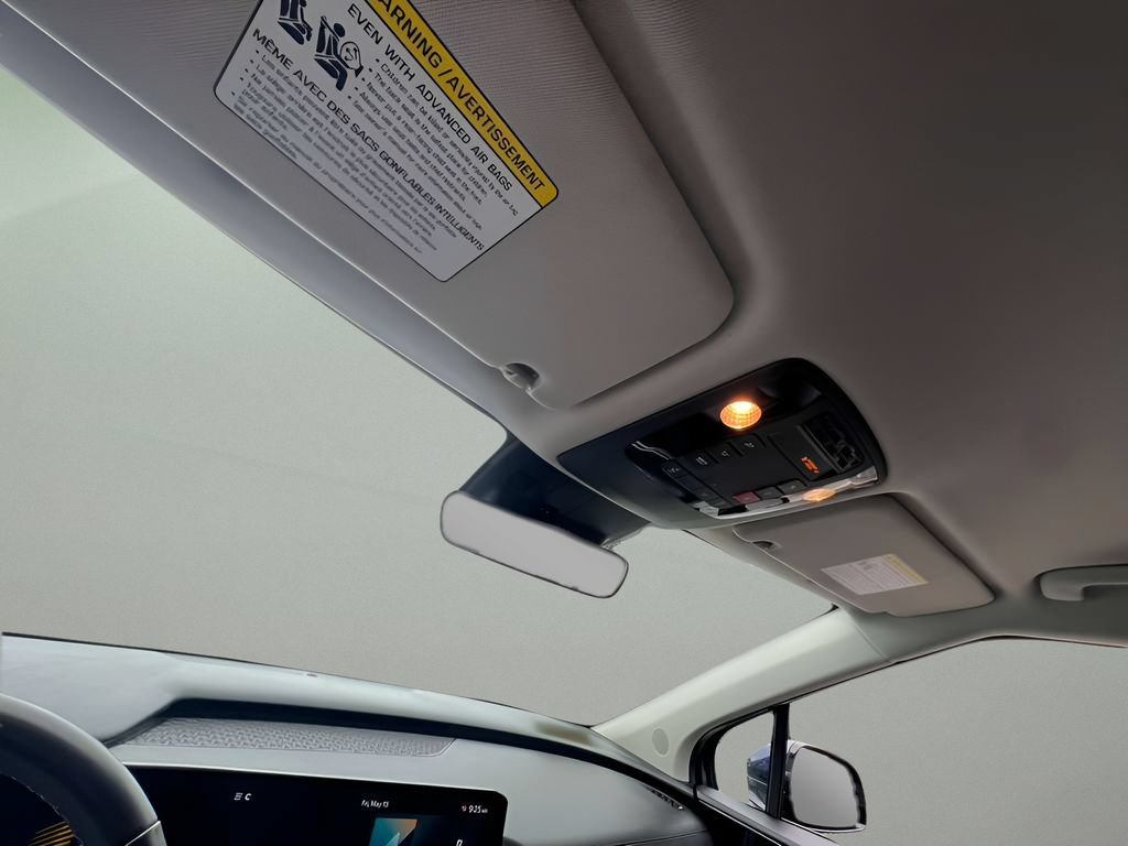Used 2025 Kia Carnival FWD image 12