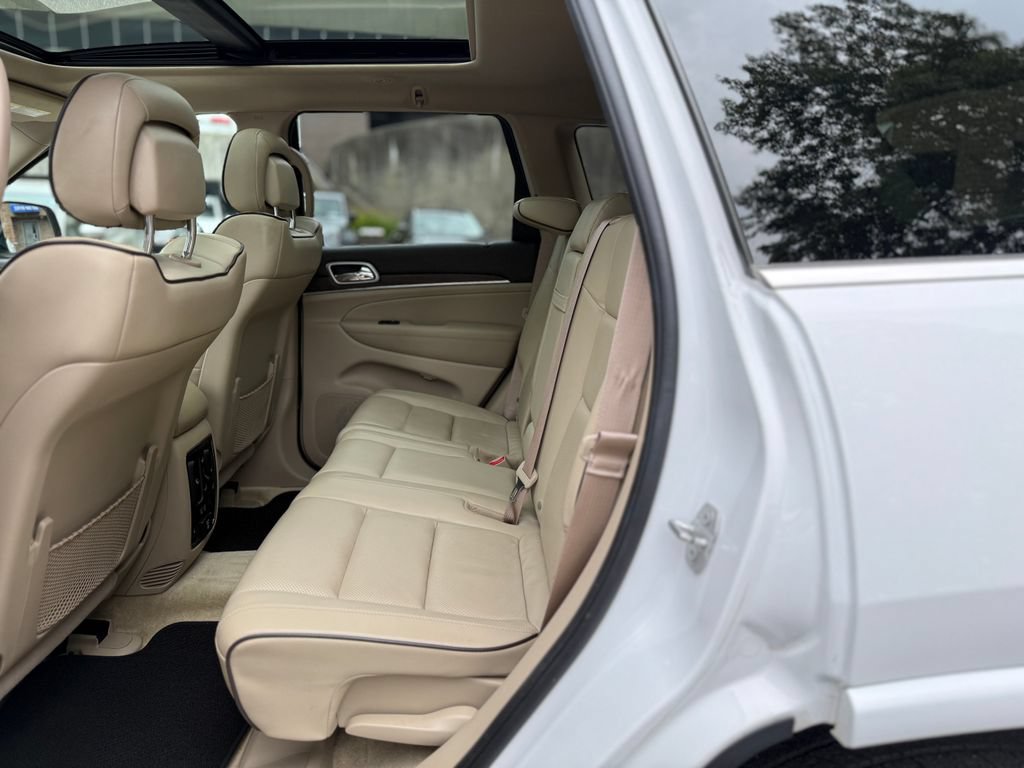 Used 2018 Jeep Grand Cherokee Overland AWD/4WD image 21