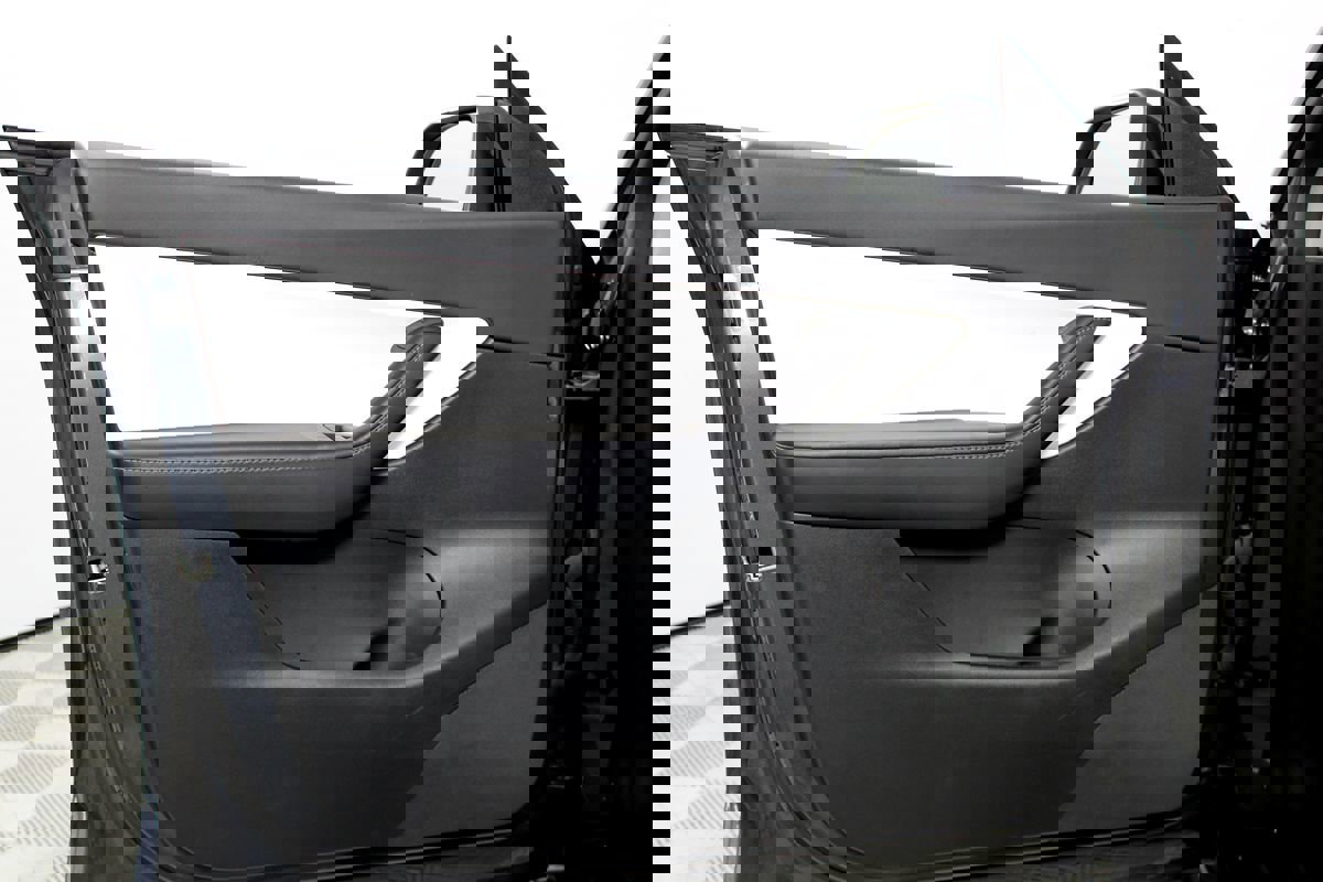 Used 2022 Tesla Model Y Long Range image 7