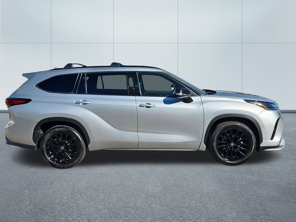 Used 2023 Toyota Highlander XSE image 2