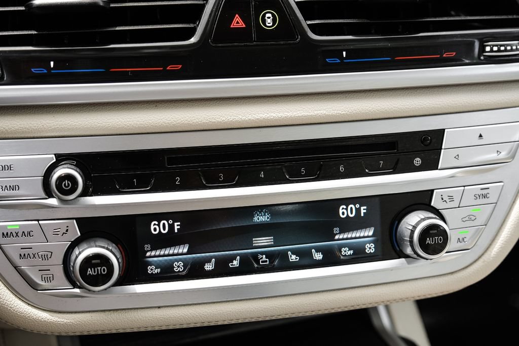 Used 2020 BMW 740i w/ Premium Package RWD image 29