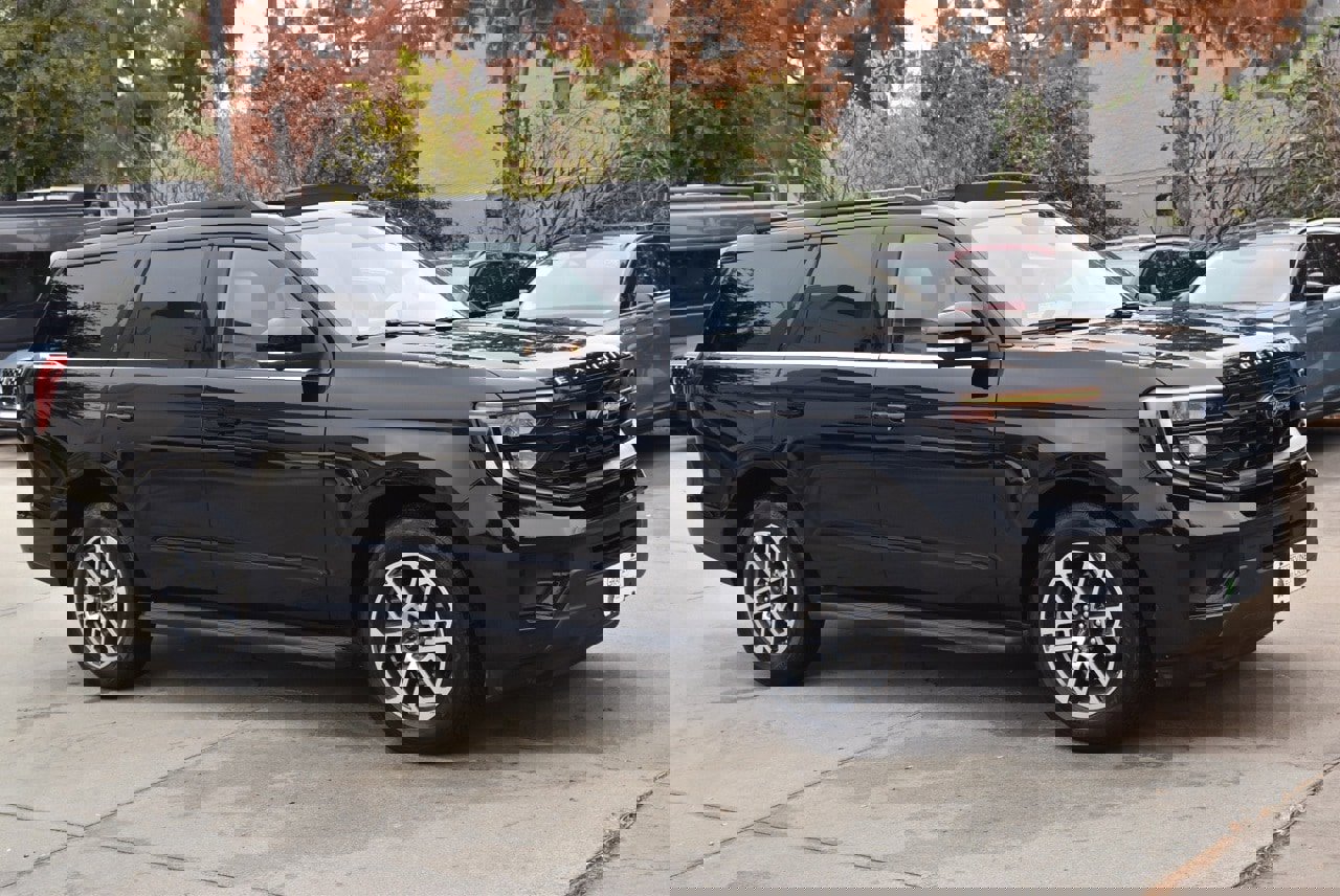 Certified 2025 Ford Expedition Active image 5