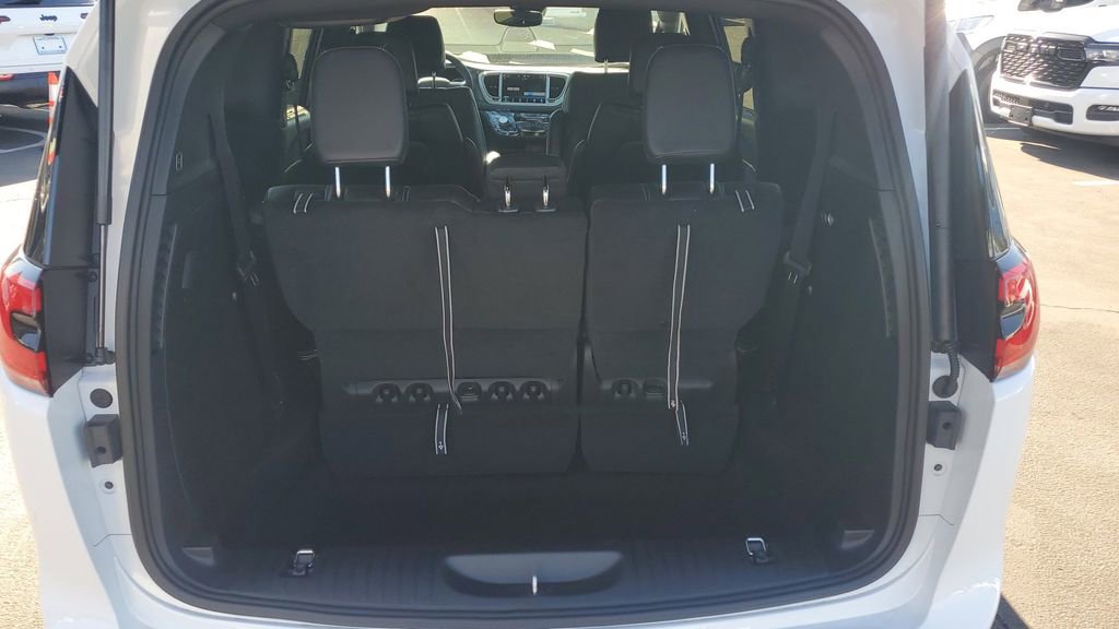 New 2026 Chrysler Pacifica Select image 9