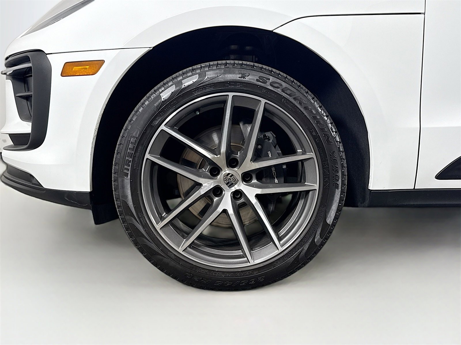 Certified 2024 Porsche Macan image 25