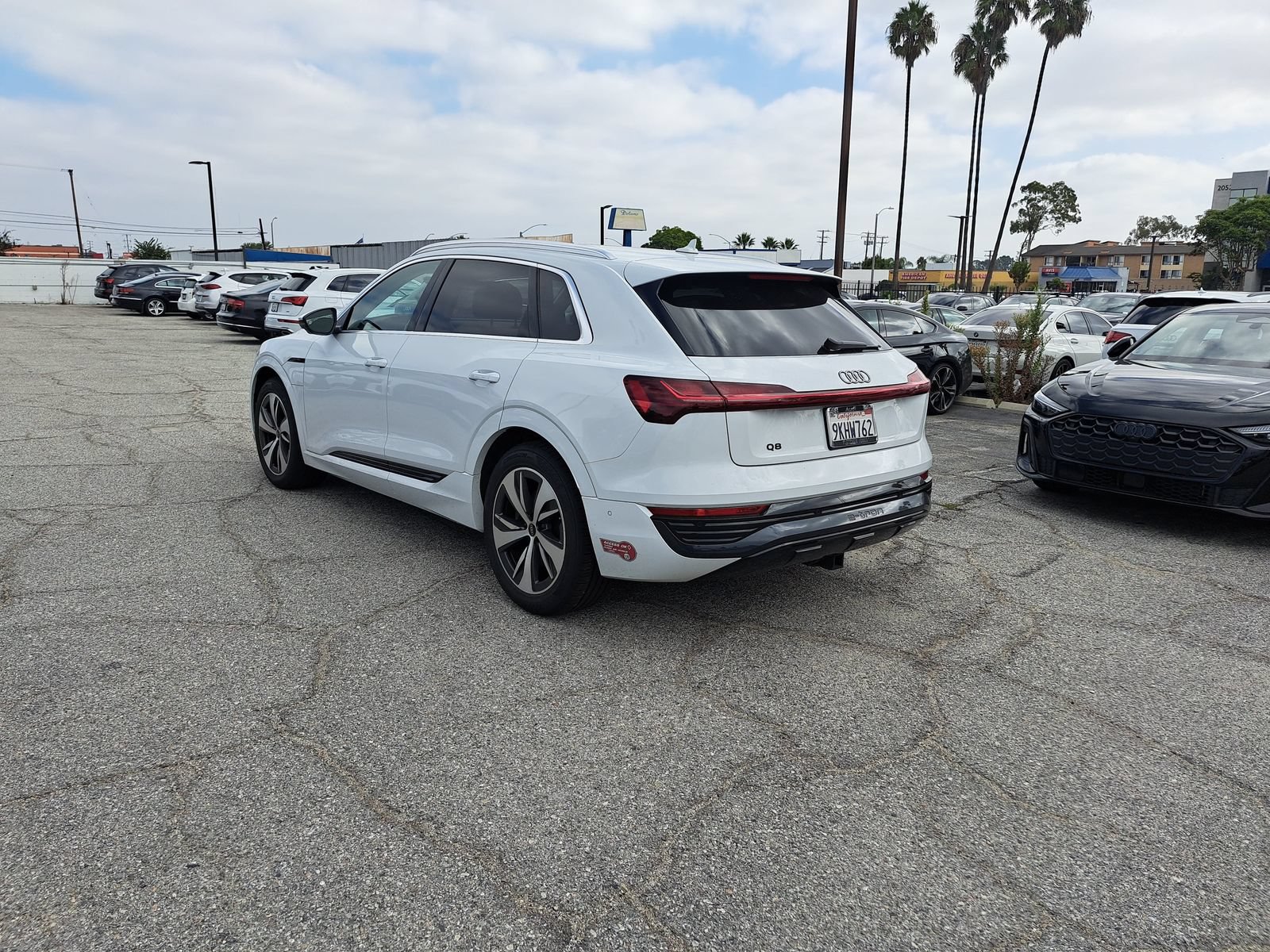 Used 2024 Audi Q8 e-tron Premium Plus AWD/4WD image 7
