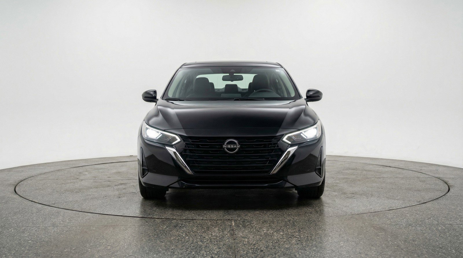 Used 2025 Nissan Sentra SV image 2