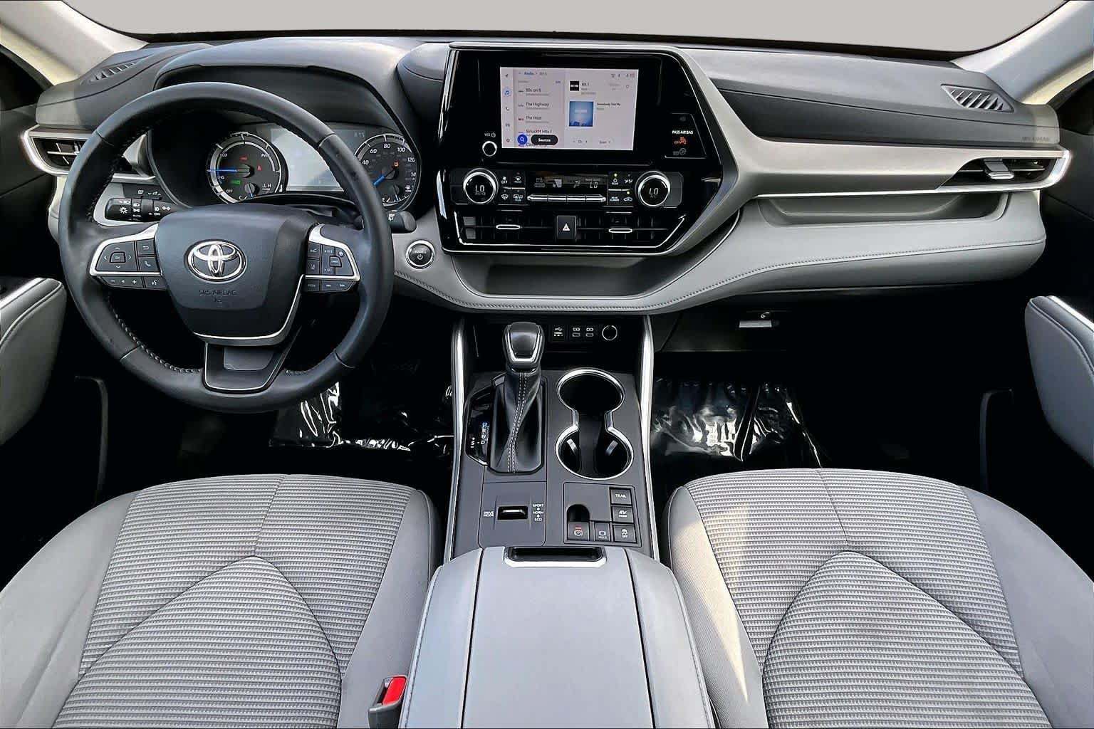 Used 2023 Toyota Highlander LE AWD/4WD image 16