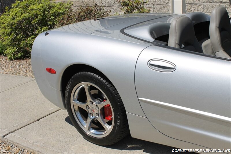 Used 2002 Chevrolet Corvette Coupe w/ Preferred Equipment Group2 RWD image 26
