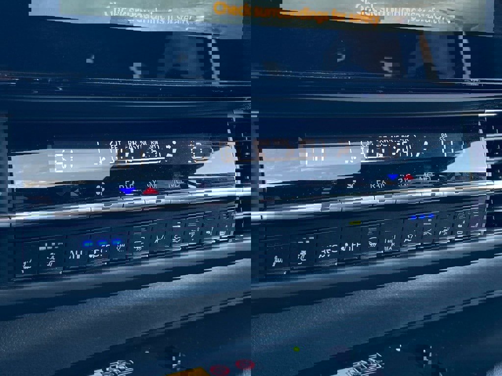 Certified 2025 Toyota Sienna XSE image 26