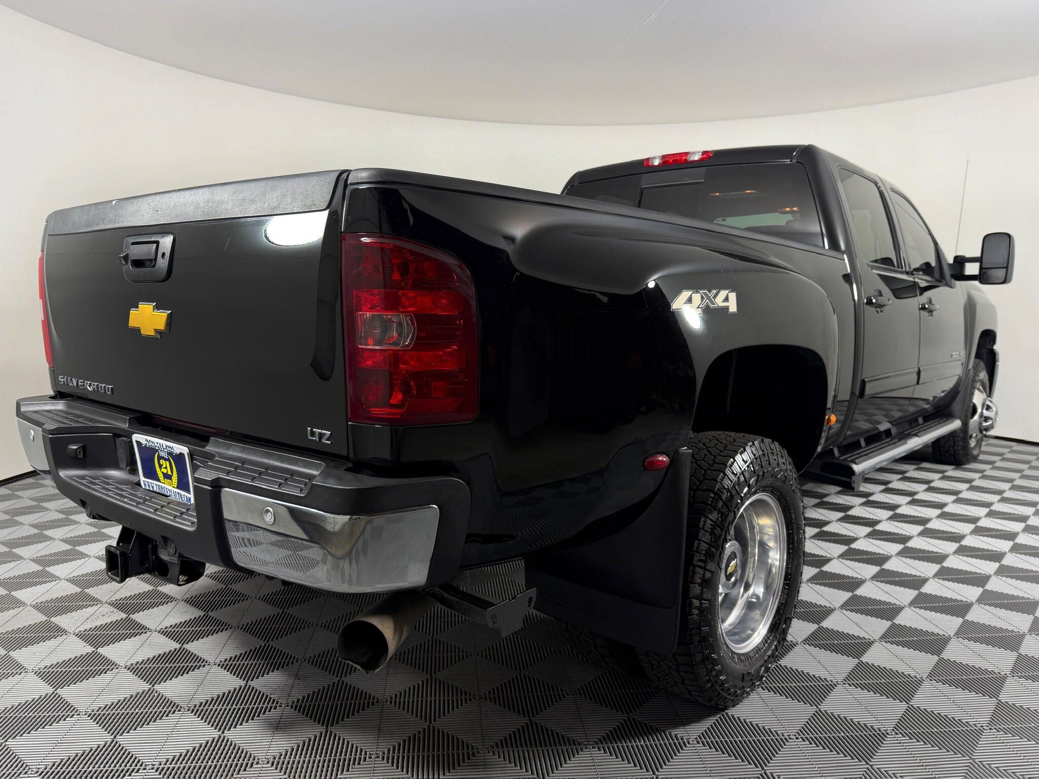 Used 2012 Chevrolet Silverado 3500 LTZ w/ LTZ Plus Package AWD/4WD image 21