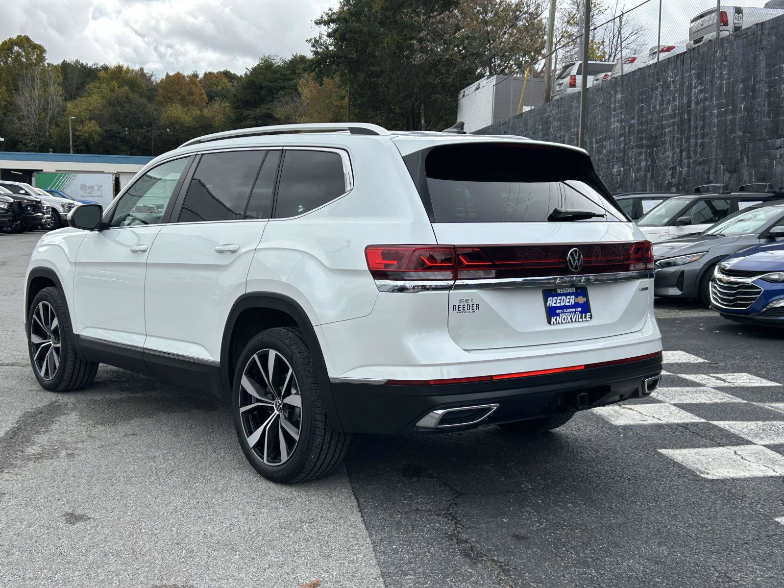 Used 2025 Volkswagen Atlas SEL image 5