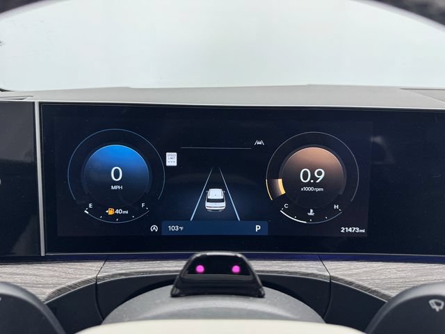 Used 2025 Hyundai Santa Fe Calligraphy FWD image 2