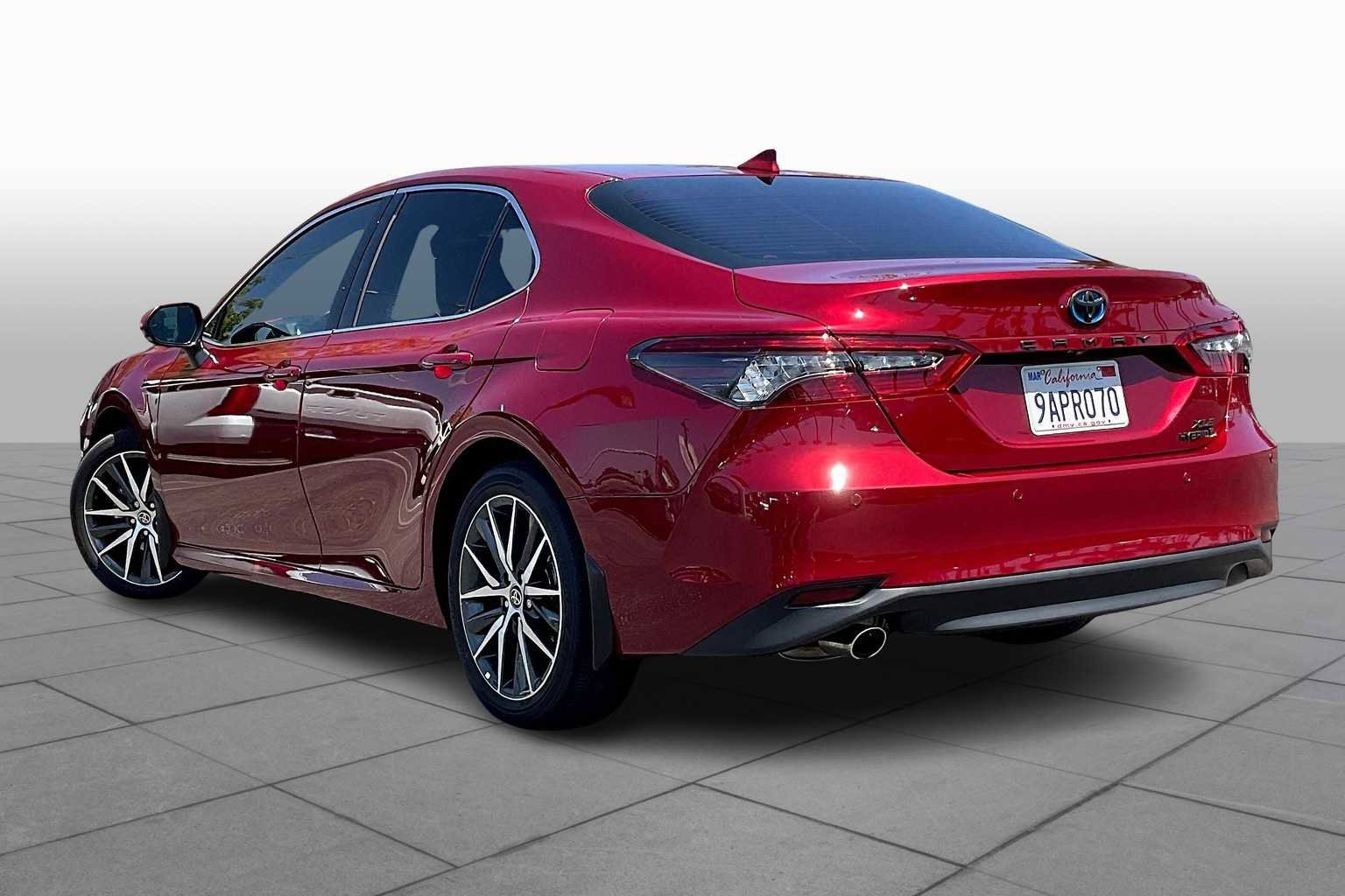 Used 2022 Toyota Camry XLE w/ Navigation Upgrade Package FWD image 11