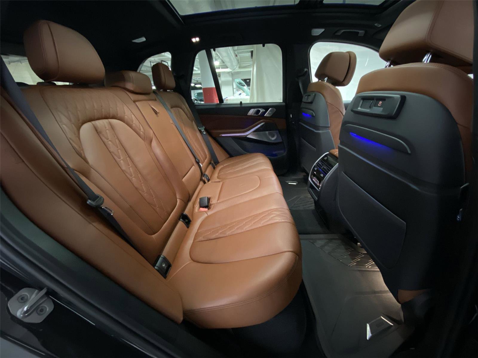 Used 2021 BMW X5 M50i w/ Executive Package image 29