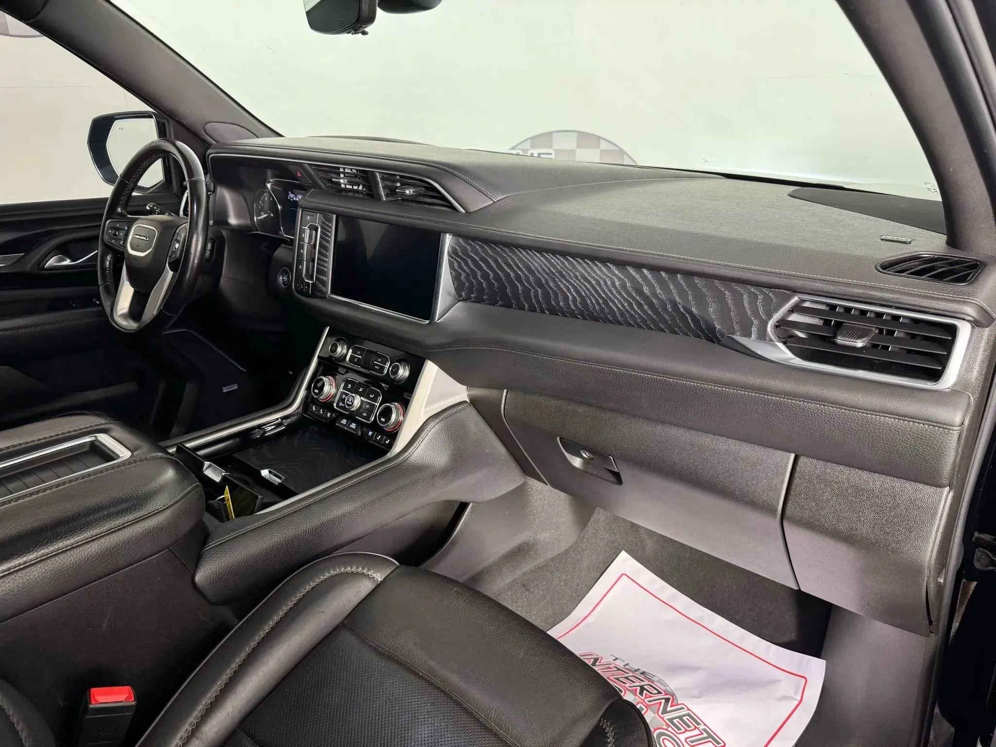 Used 2021 GMC Yukon XL Denali w/ Advanced Technology Package image 12