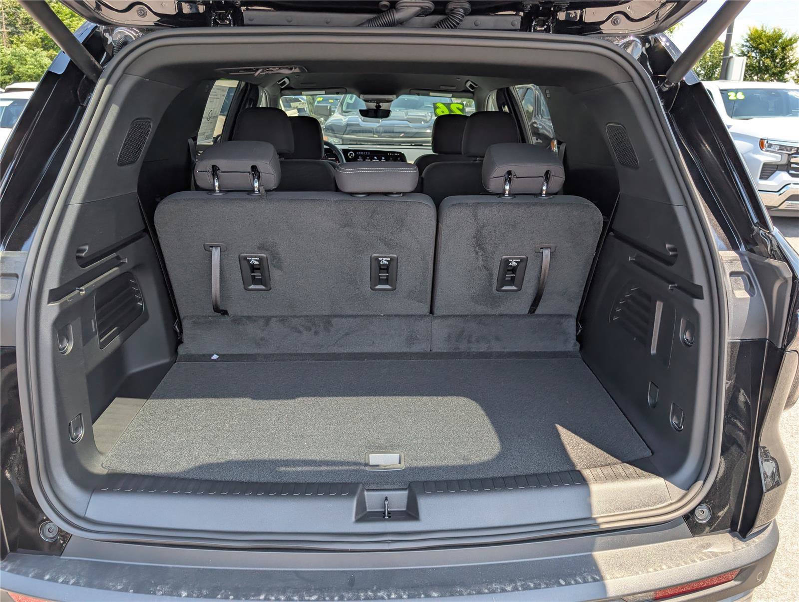 New 2026 Chevrolet Traverse LT w/ Driver Confidence Package AWD/4WD image 9