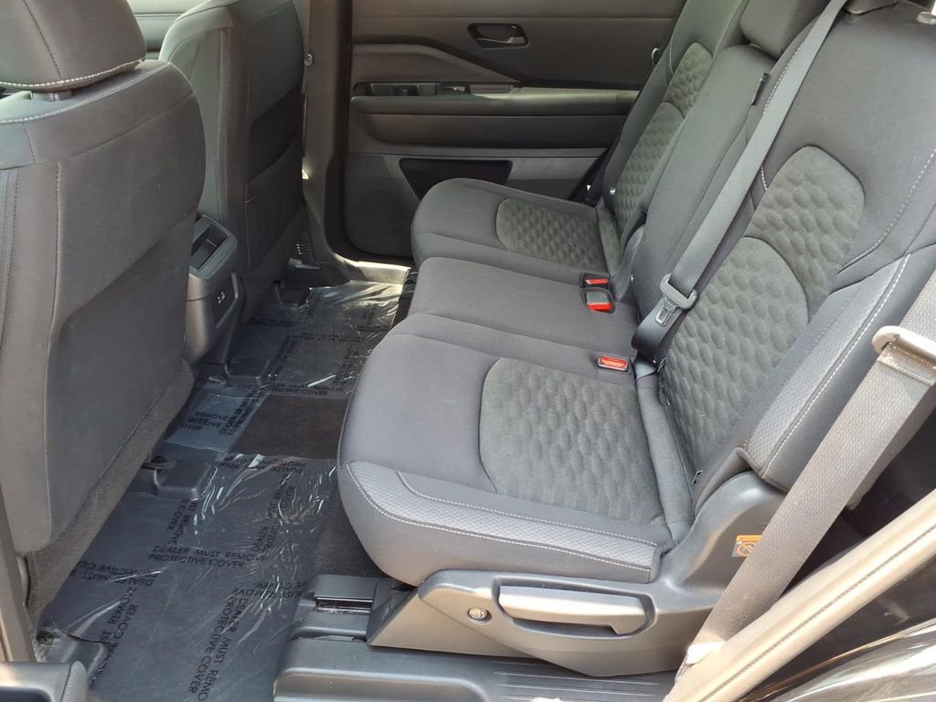 Used 2024 Nissan Pathfinder S FWD image 14
