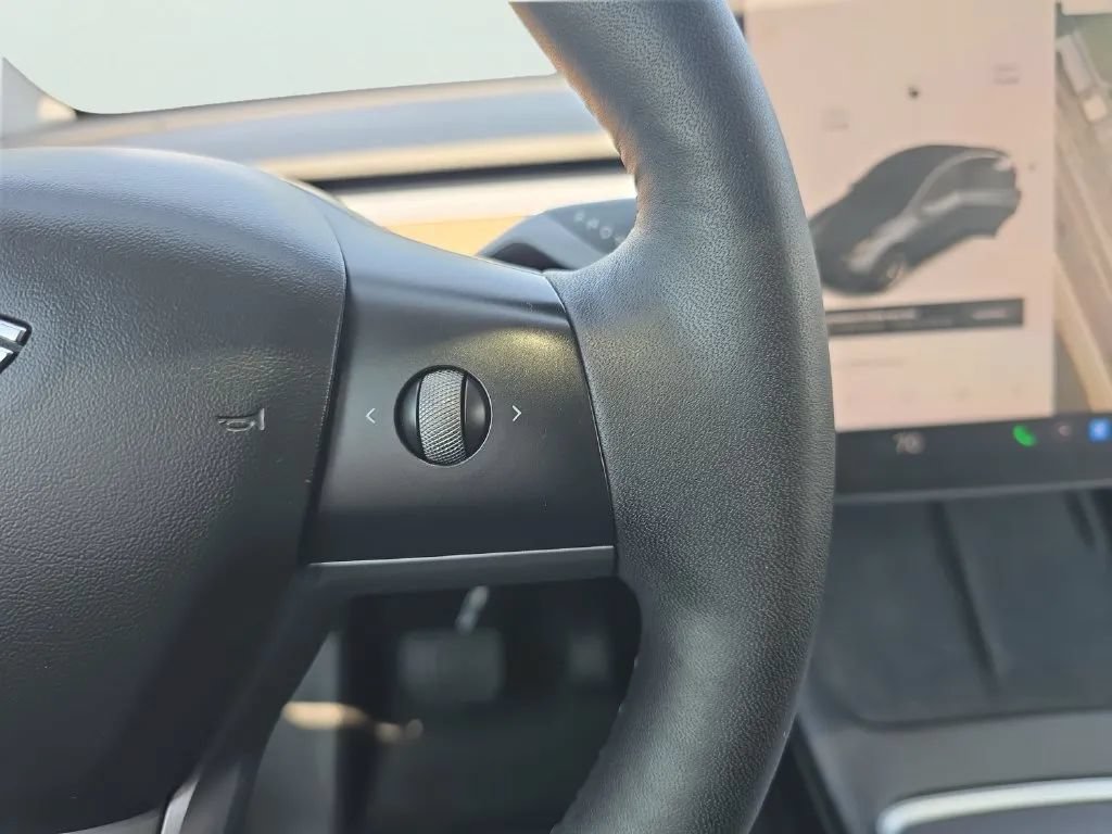 Used 2021 Tesla Model Y Long Range AWD/4WD image 17