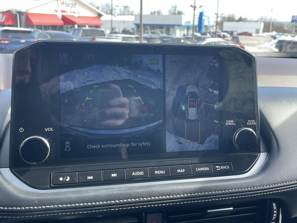 Used 2023 Nissan Rogue SL w/ SL Premium Package image 42