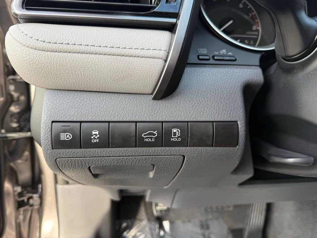 Used 2022 Toyota Camry LE image 15