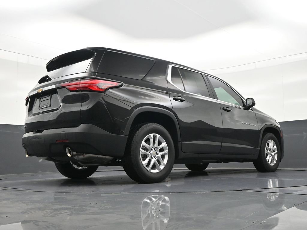 Used 2023 Chevrolet Traverse LS image 27