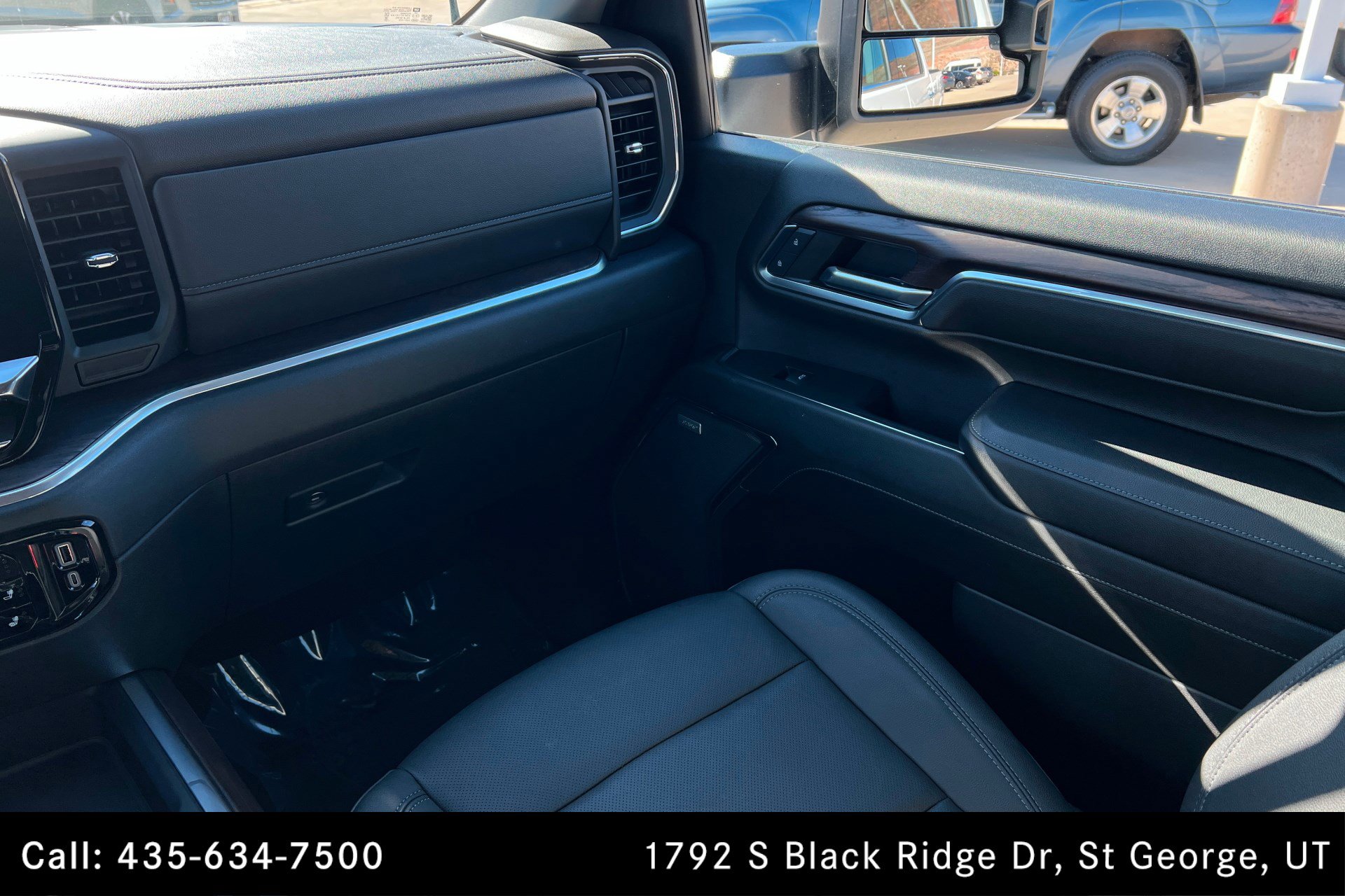 Used 2024 GMC Sierra 2500 SLT w/ SLT Premium Package image 10