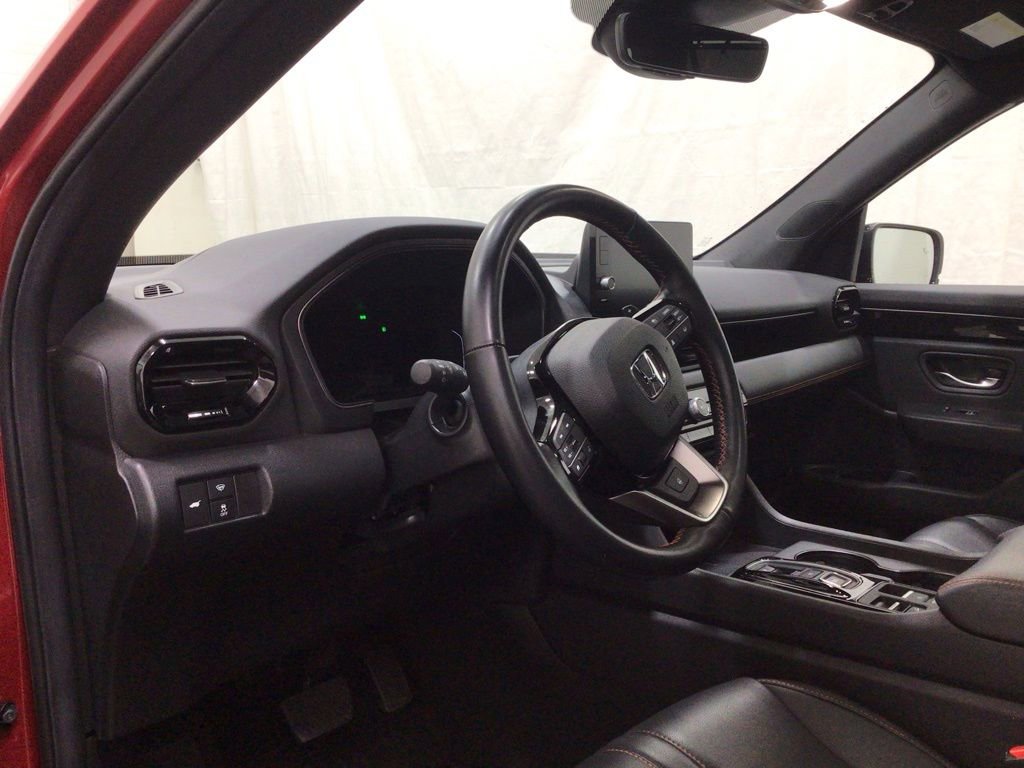 Used 2025 Honda Pilot TrailSport image 9