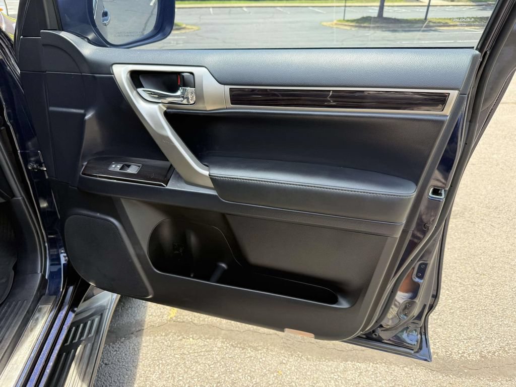 Used 2021 Lexus GX 460 w/ Accessory Package AWD/4WD image 14