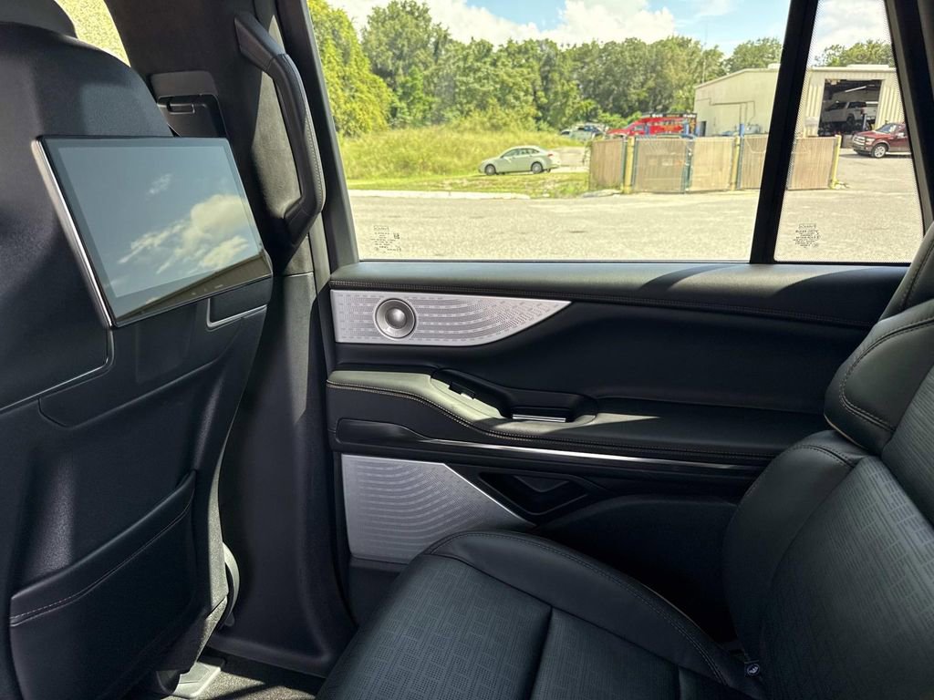 New 2025 Lincoln Navigator Black Label image 15