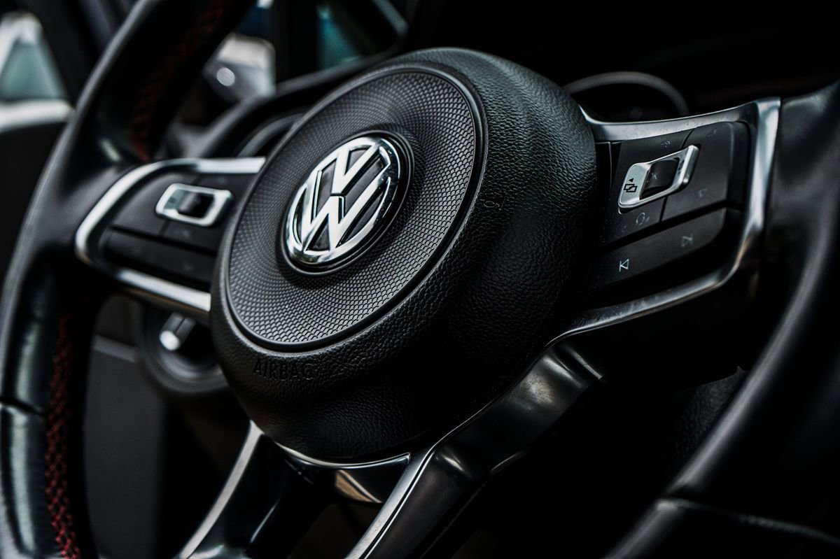 Used 2018 Volkswagen GTI SE FWD image 27