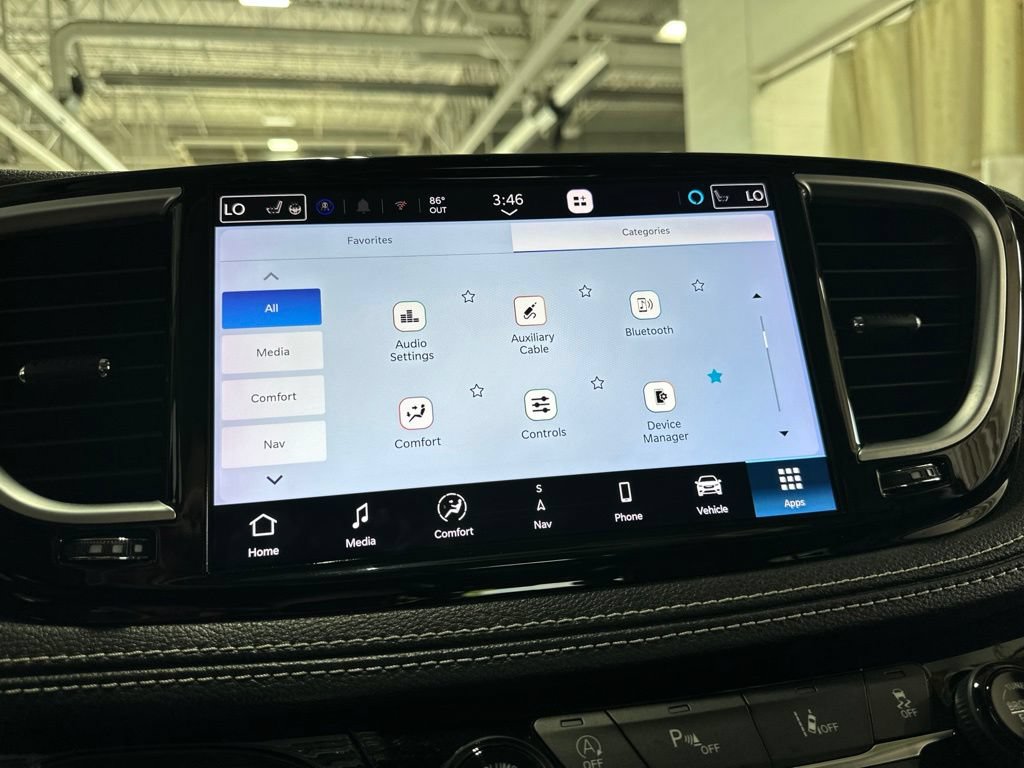 Used 2023 Chrysler Pacifica Limited FWD image 63