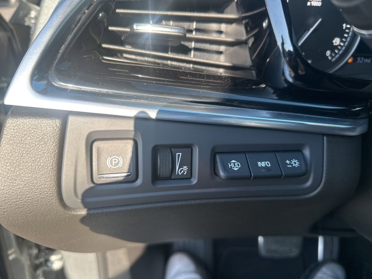 Used 2024 Cadillac XT6 Sport w/ Technology Package image 32