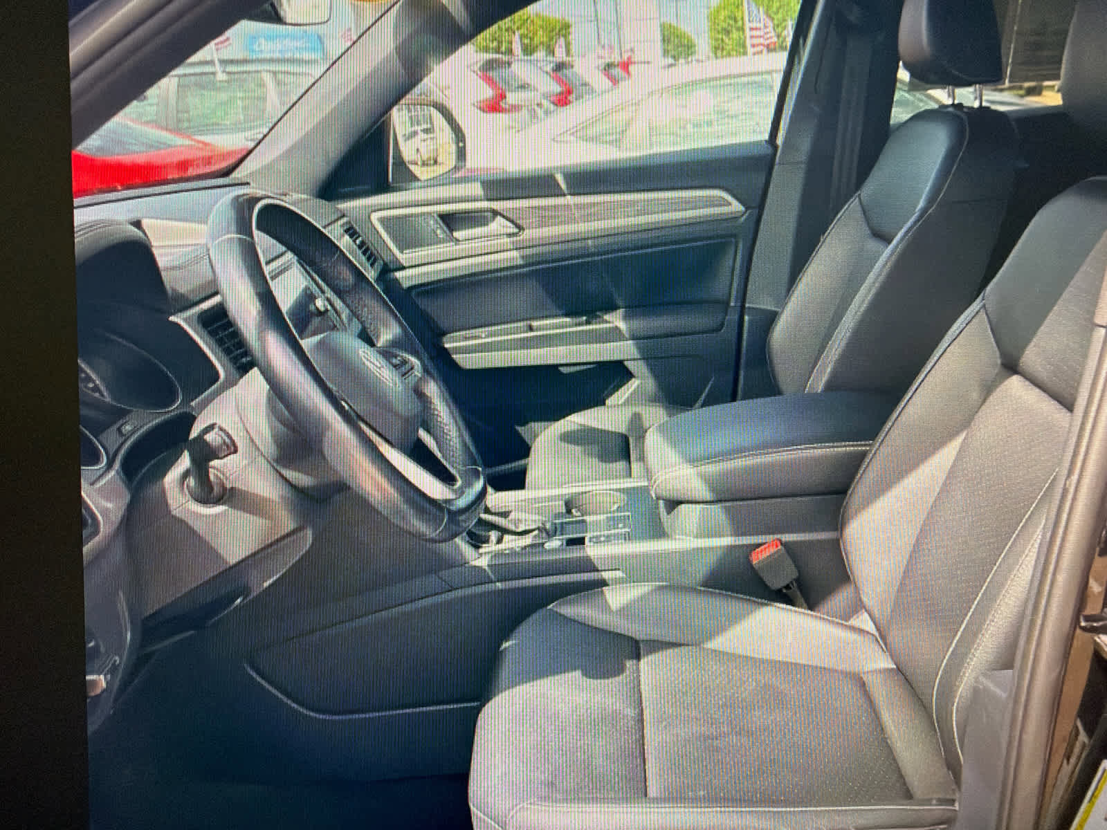 Used 2020 Volkswagen Atlas Cross Sport SE w/ Panoramic Sunroof Package FWD image 17