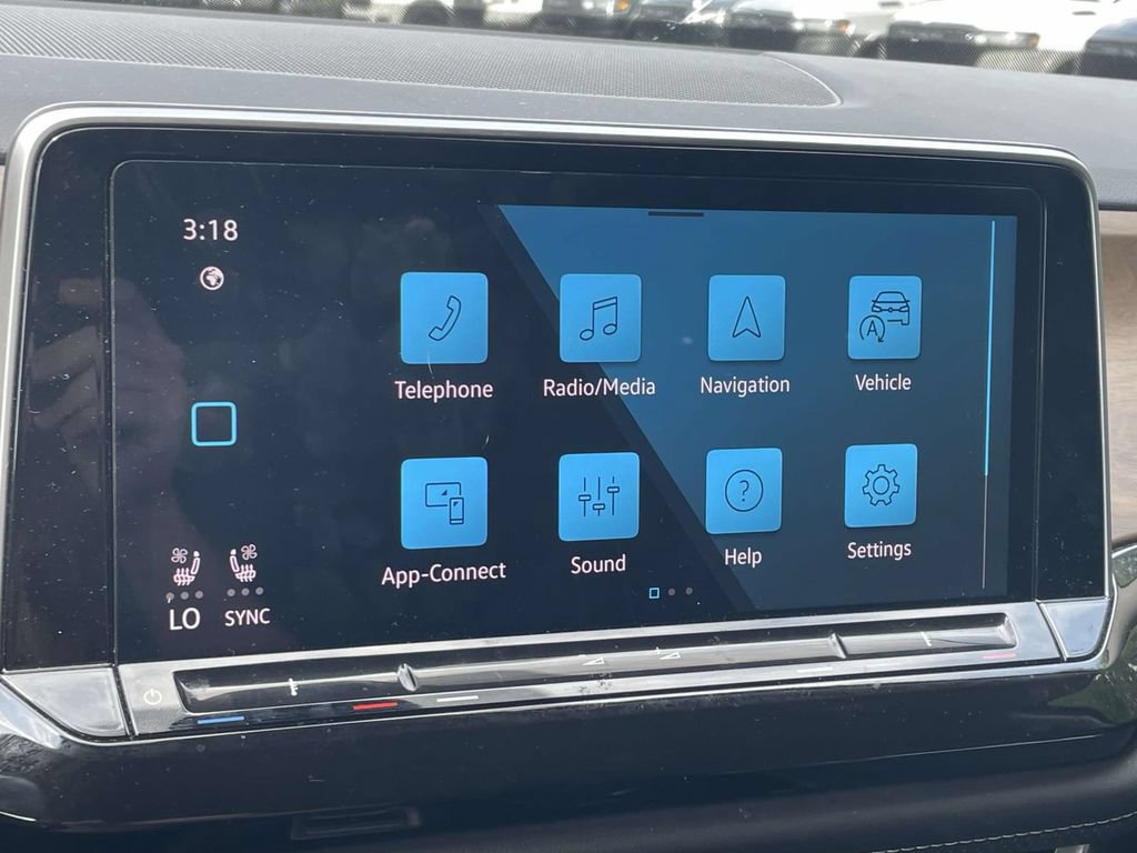 Used 2025 Volkswagen Atlas SE AWD/4WD image 30