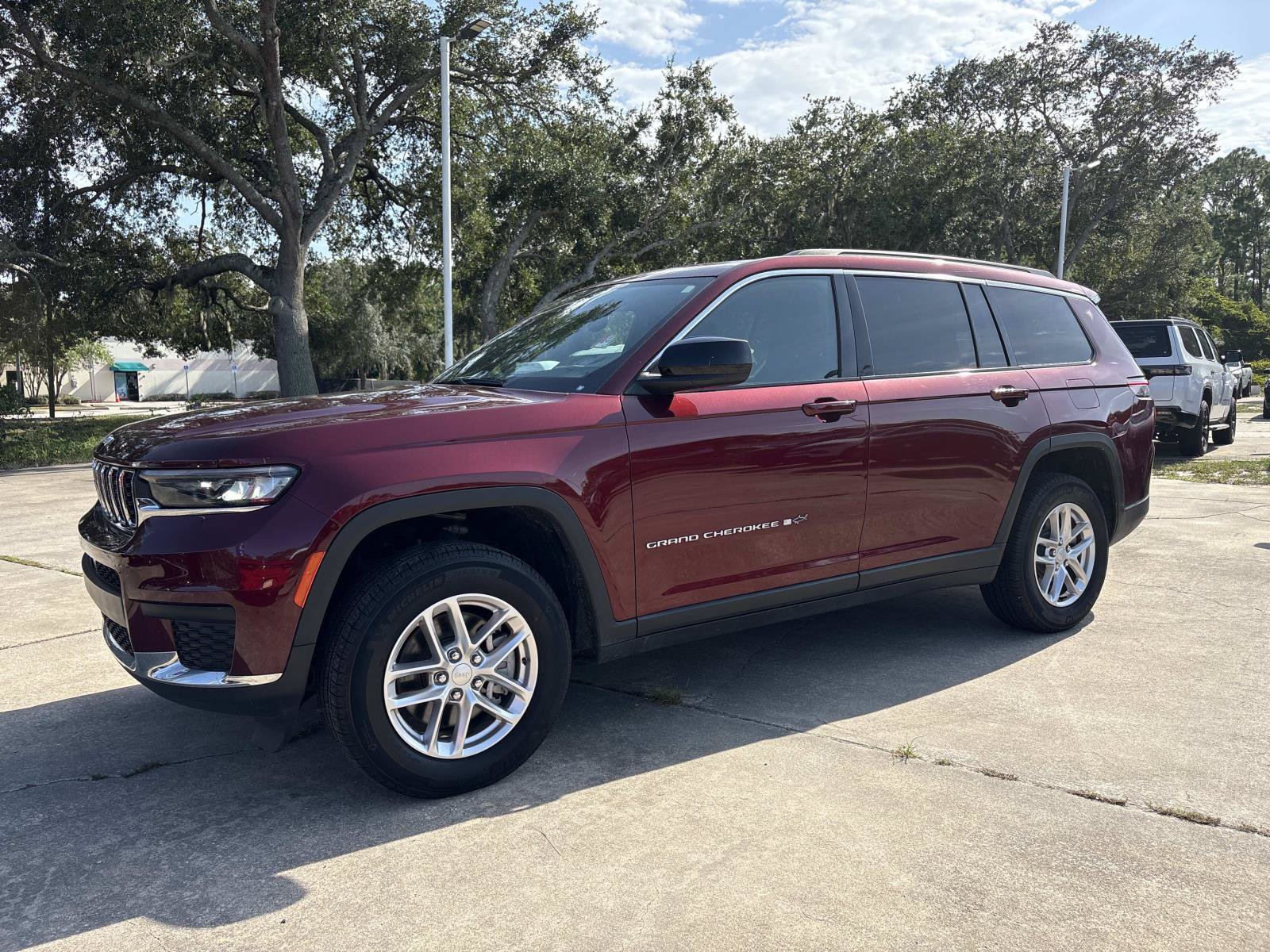Certified 2024 Jeep Grand Cherokee L Laredo w/ Trailer Tow Package AWD/4WD image 7