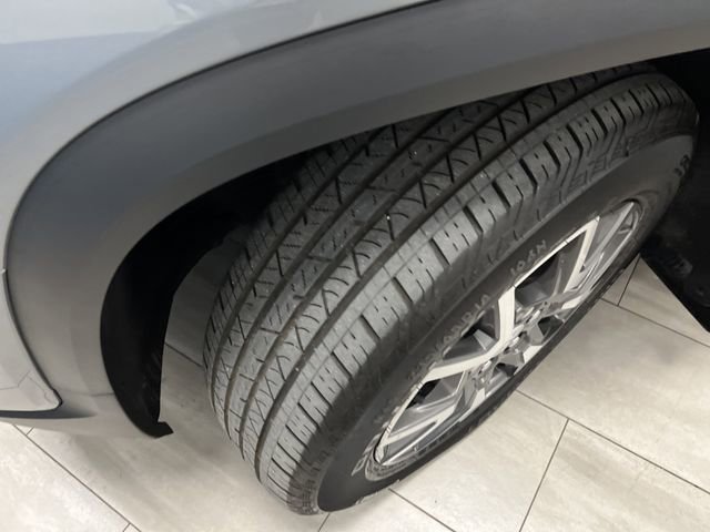 Used 2023 GMC Acadia SLE image 38