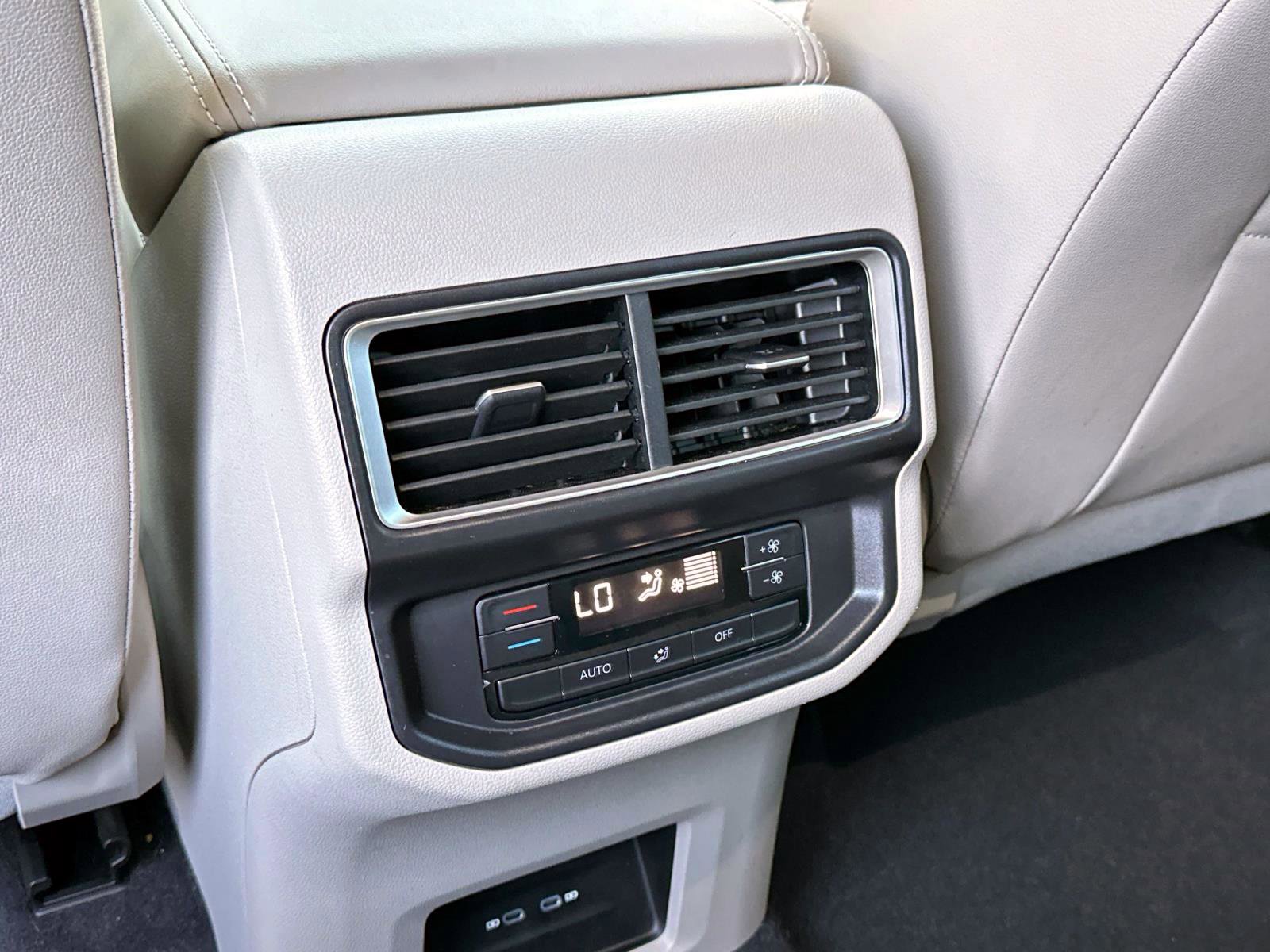 Certified 2025 Volkswagen Atlas SE image 45