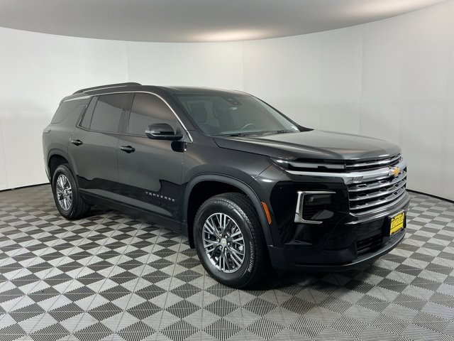 Used 2025 Chevrolet Traverse LT FWD image 3